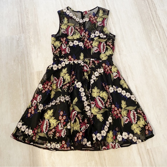 Tahari Size12 Embroidered Mesh Floral Dress Fit and Flare - Picture 4 of 12